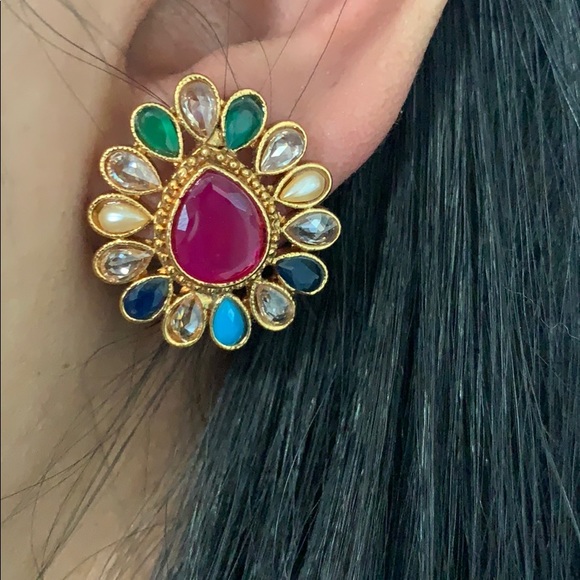 multi color studs - Picture 2 of 2